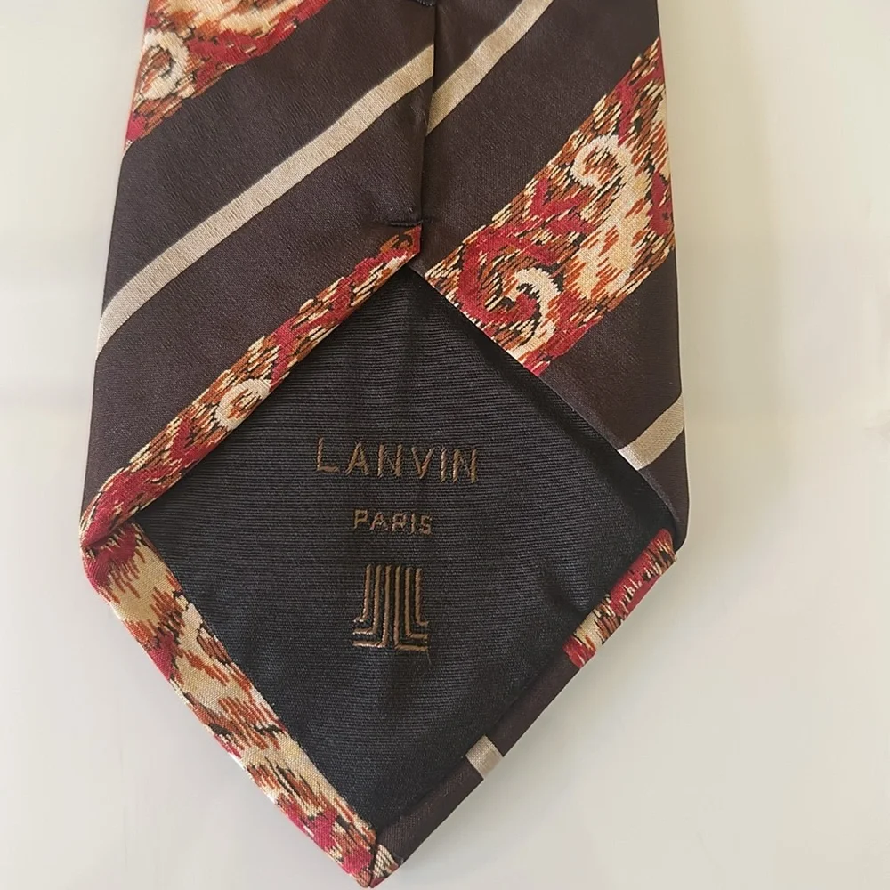 Lanvin Paris Signature Brown Red Diagonal Stripe 100% Silk Tie. Made in France